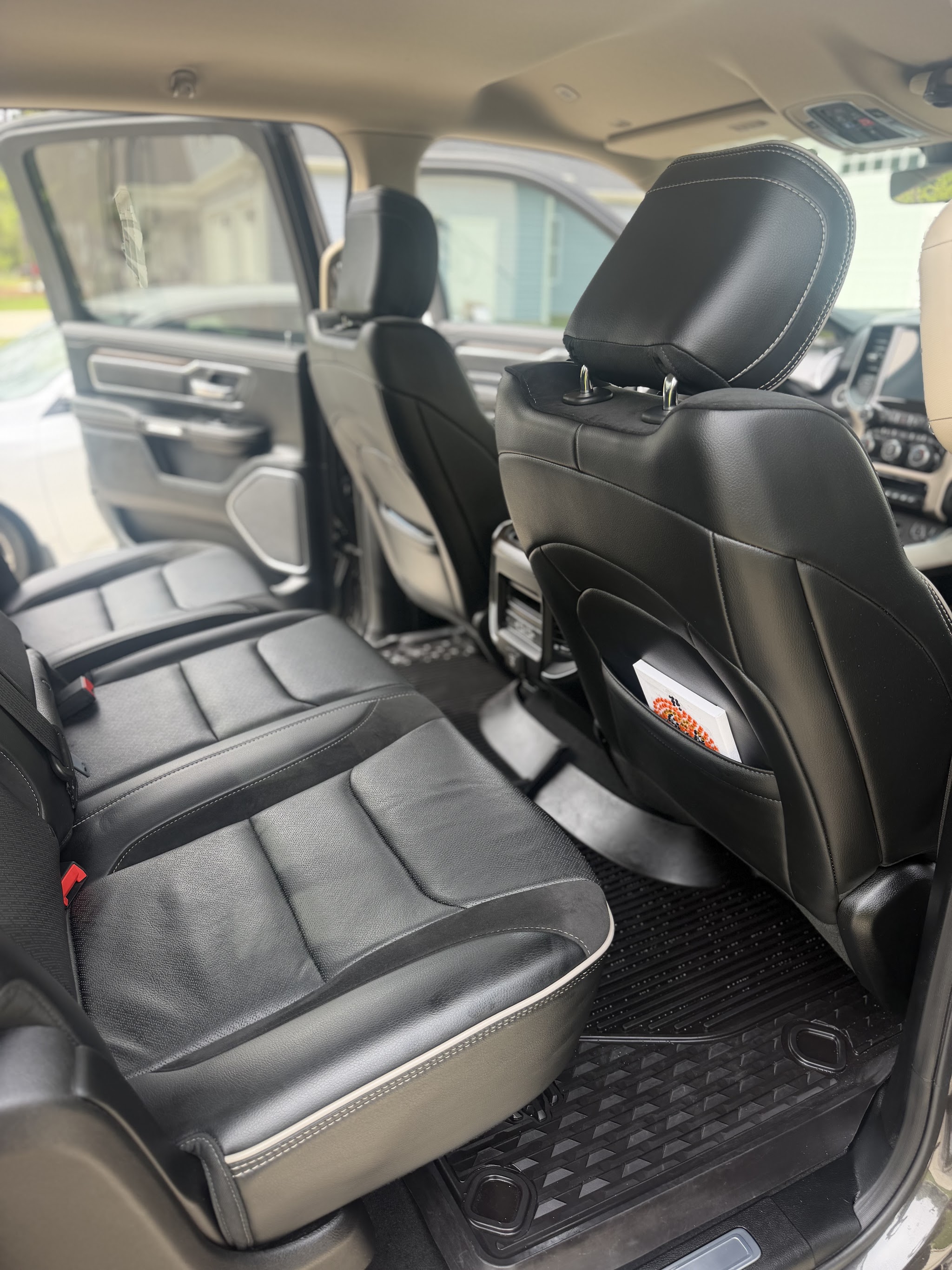 Rear seats and mats in a leather interior